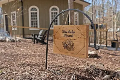 Image de Romantic Getaway, Cabin in the Woods + Hot Tub