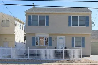 Image de Beach Block 5-Bedroom Retreat with Ac in Silver Beach, Lavallette, Nj