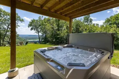 Image de Diamond in the Bluff / Hot Tub / Sleeps 6