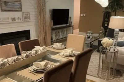 Image de Charming luxury 2-bedroom condo with fitness room and Ac in Willowbrook