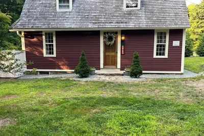 Image de Historic Mystic Home Delight W/8-person hot tub