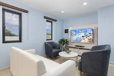 Image de Brand New 4br3. 5ba w/Private Pool ~ Great Location