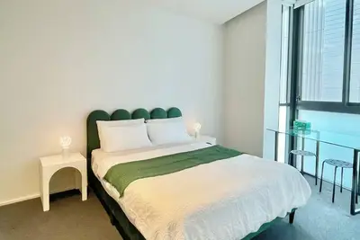 Image de Waterfront Luxe 2 Bed Apt - mins from International Towers, Cbd, Transport