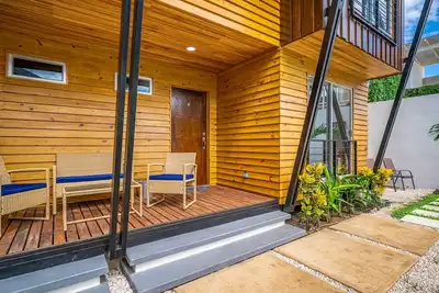 Image de Peaceful duplex retreat with shared pool, modern kitchens & beach nearby