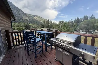 Image de Cozy condo with mountain views, gas grill, fireplace, balcony, washer & dryer