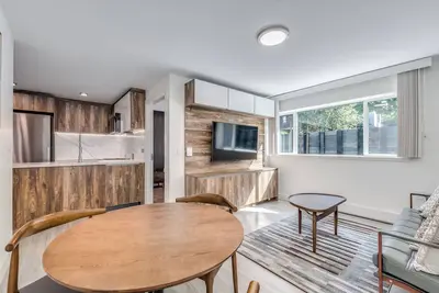 Image de Pet Friendly Furnished 2 Bedroom@1168 Pendrell