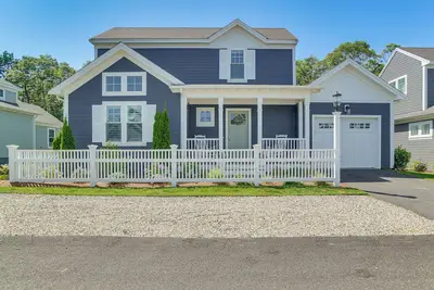 Image de 2 Mi to Public Beach! Cape Cod Gem w/ Fire Pit