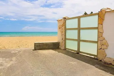 Image de Casa Libezia: A welcoming apartment located right on the beach, with Free Wi-Fi.