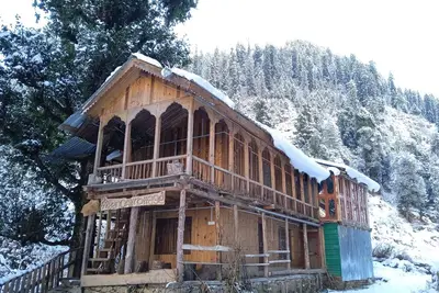 Image de Cedar Oak Cottage 2br By Homeyhuts