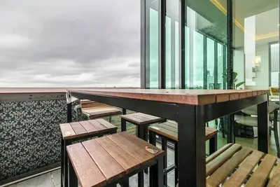 Image de Opulent & Spacious Condo Overlooking Albert Park