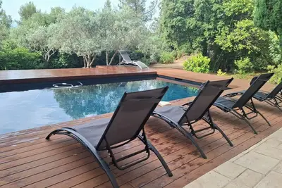 Image de Villa entre Aix-en-Provence et Marseille, dans un écrin de verdure