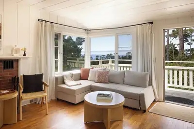 Image de Charming Carmel Cottage Ocean & Mntn Views Walkable to Dt Carmel