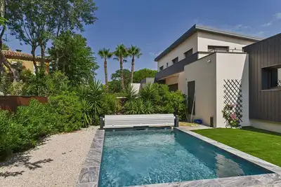 Image de Villa Moderne 3 Chambres avec Piscine Privée et Wi-Fi au Grau d'Agde
