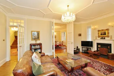 Image de Gorgeous 3-Bedroom Apt Next to Castle & Royal Mile