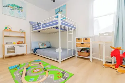 Image de Central Serene Affordable - Walk to Eats & Stores