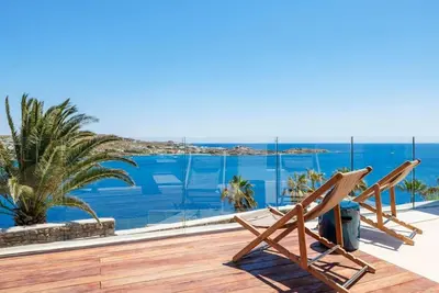 Image de Luxury steps from Psarou Bay with breathtaking sea views