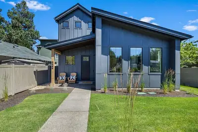 Image de Bluebird Day - Westside Retreat