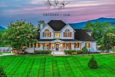 Image de 10br Estate / Dome Pool / Pickleball / Sauna / Theater / Arcade / Sleeps 33