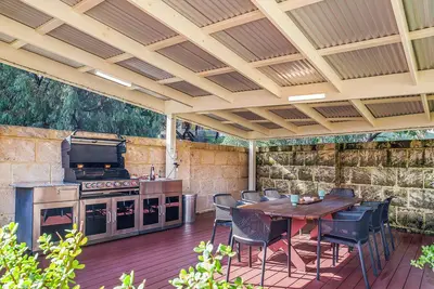 Image de Beauty And the Beach - Coastal Comfort at its best.