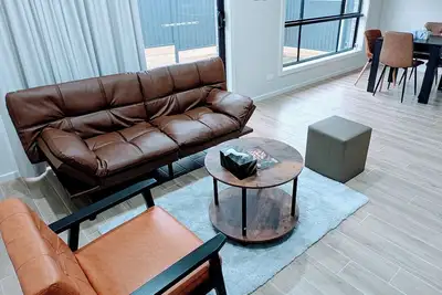 Image de Marvel New Home in Austral - 2 Bed + Work/Study + Yoga Room!