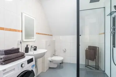 Image de 90 sqm Cozy home cinema with balcony & projector