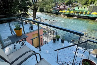 Image de Riverside 2-bedroom house with private terraces and stunning views in Banja Luka
