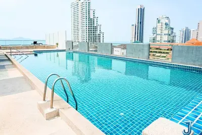 Image de Luxe & Sérénité à Pattaya - C-View Residence