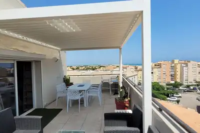 Image de Roof-top, ses terrasses, sa piscine et parking.