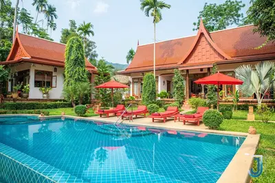 Image de Villa d’Architecte au Cœur d’un Écrin de Verdure