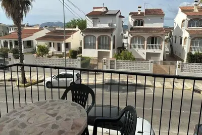 Beachfront apartment (pet friendly)