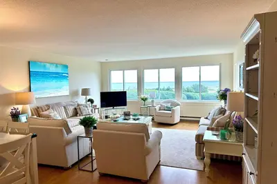 Image de Two-bed, two-bath condo in Harwich with expansive ocean views & private beach