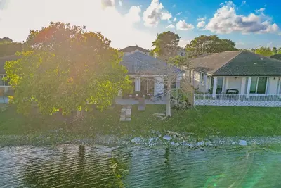 Image de The Lake House 305 / Bbq. Ping Pong Table.