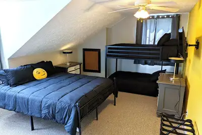 Image de Movin' On Up [stairs] in the 'Boro! 30 Miles from Music City [Nashville]!