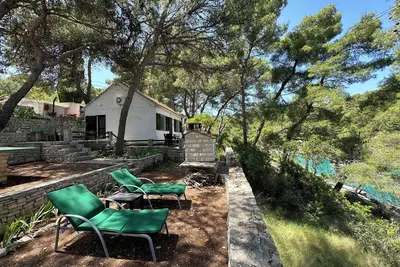 Image de Charming 2-bedroom house in wonderful Rogač with Ac situated 30 metres from sea.