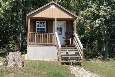 Image de Cozy Cabin in the woods near charming Hermann