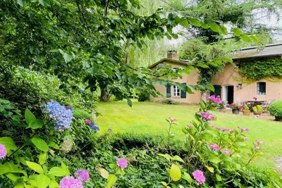 Image de Relaxing vacation in stylish house with park-like garden, grand piano, library