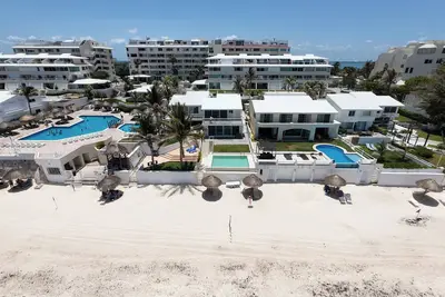 Image de Villa del Mar Esmeralda! Private home at the foot of the best beach in Cancun.