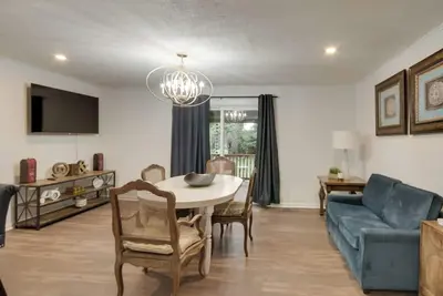 Image de Updated North Greenwood Cottage < 1 Mi to Dtwn!