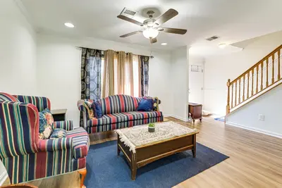 Image de 3 Mi to Dulles Airport: D. C. Area Townhome