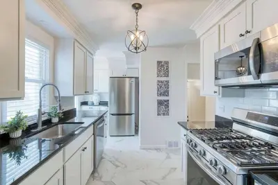 Image de Cleveland Home: Designer Kitchen, 3 Bed and Sunroom