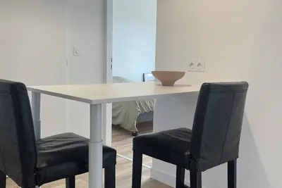 Image de Gîte rénové et confortable dans un lieu historique, arboré avec des animaux