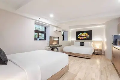 Image de King & Queen – Central Mtl Nest