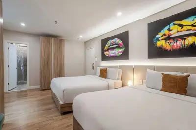 Image de Pop Queen Duo – Central Mtl Stay