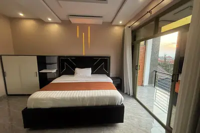 Image de Spacieux appartement de 3 chambres dans la ville de Kigali/Parking gratuit +WiFi