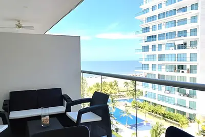 Image de “Beautiful Apt with King Bed & Beach Access”