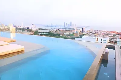 Image de \"Brand New, 3blocks from Walled C, Stunning Views\"