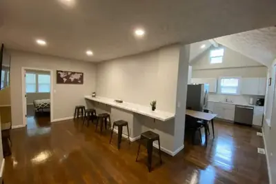 Image de Cozy 5 Bedroom 3 Bath Omaha Home. Sleeps 14 w/ Lots of parking!