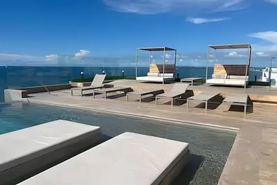 Image de Brand New Apt Pool & City Views