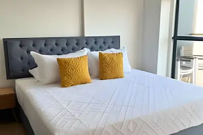 Image de Stuning view to Walled city & Beach, King size bed