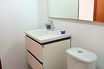 Image de Beautiful apartment steps away from the beach, ideal location